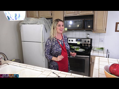 ❤️ Ibu tiri memerah susunya di dapur sebelum tarikhnya ❤ Lucah pada kami ms.pornhdvideos.ru ☑